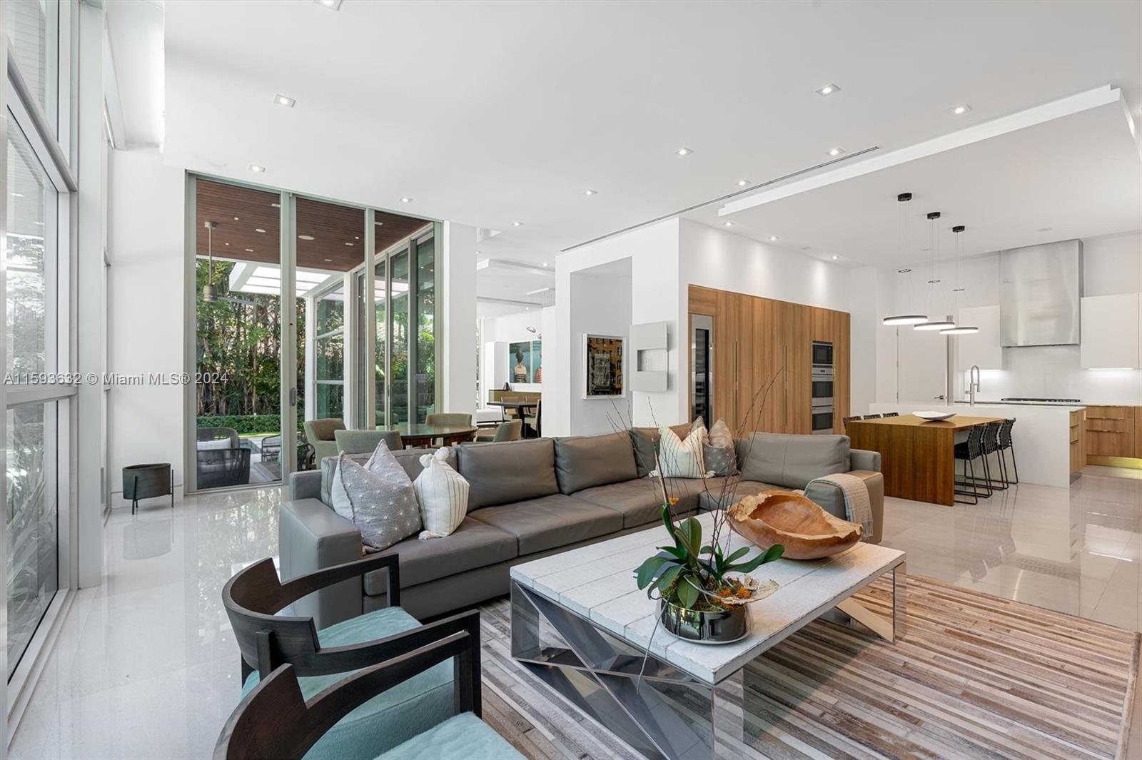 GOLDEN BEACH SEC F - Residential