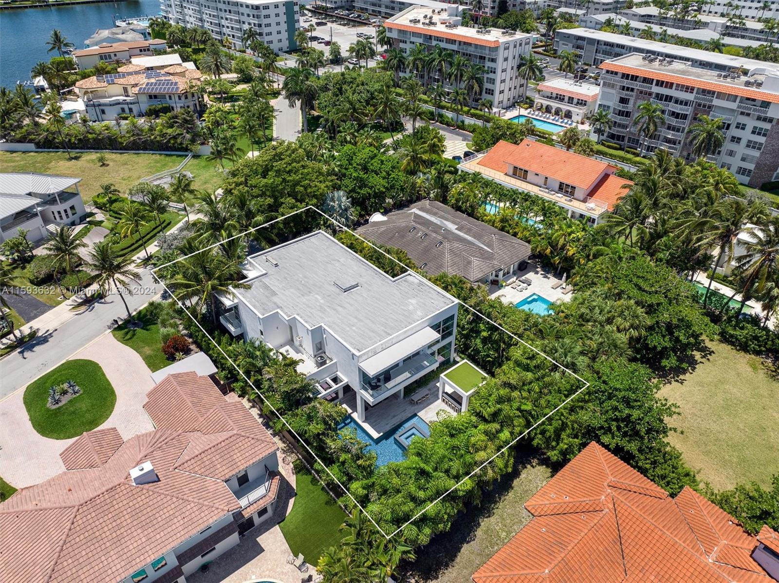 GOLDEN BEACH SEC F - Residential