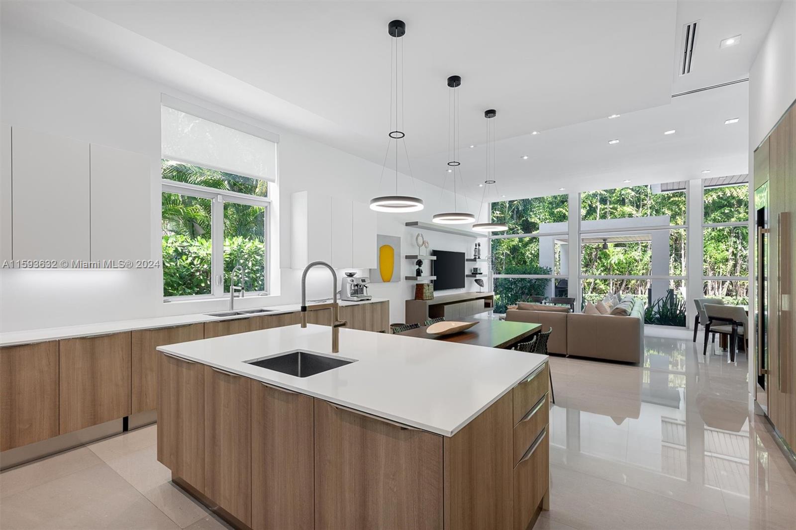 GOLDEN BEACH SEC F - Residential
