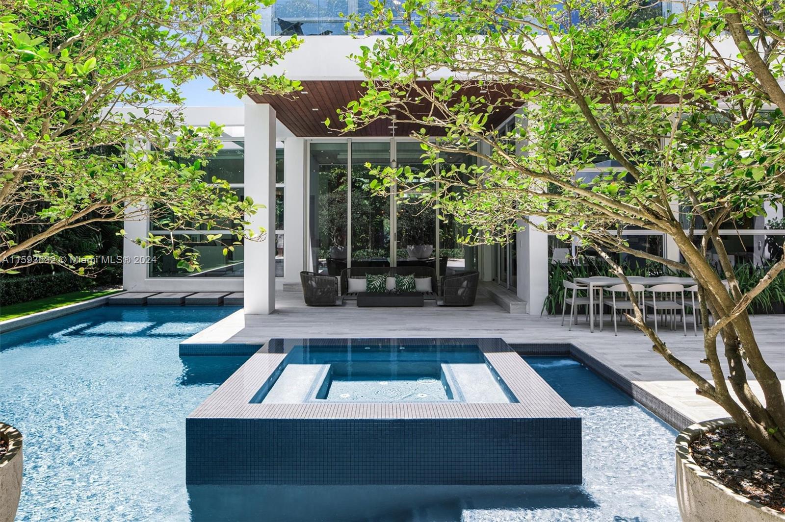 GOLDEN BEACH SEC F - Residential