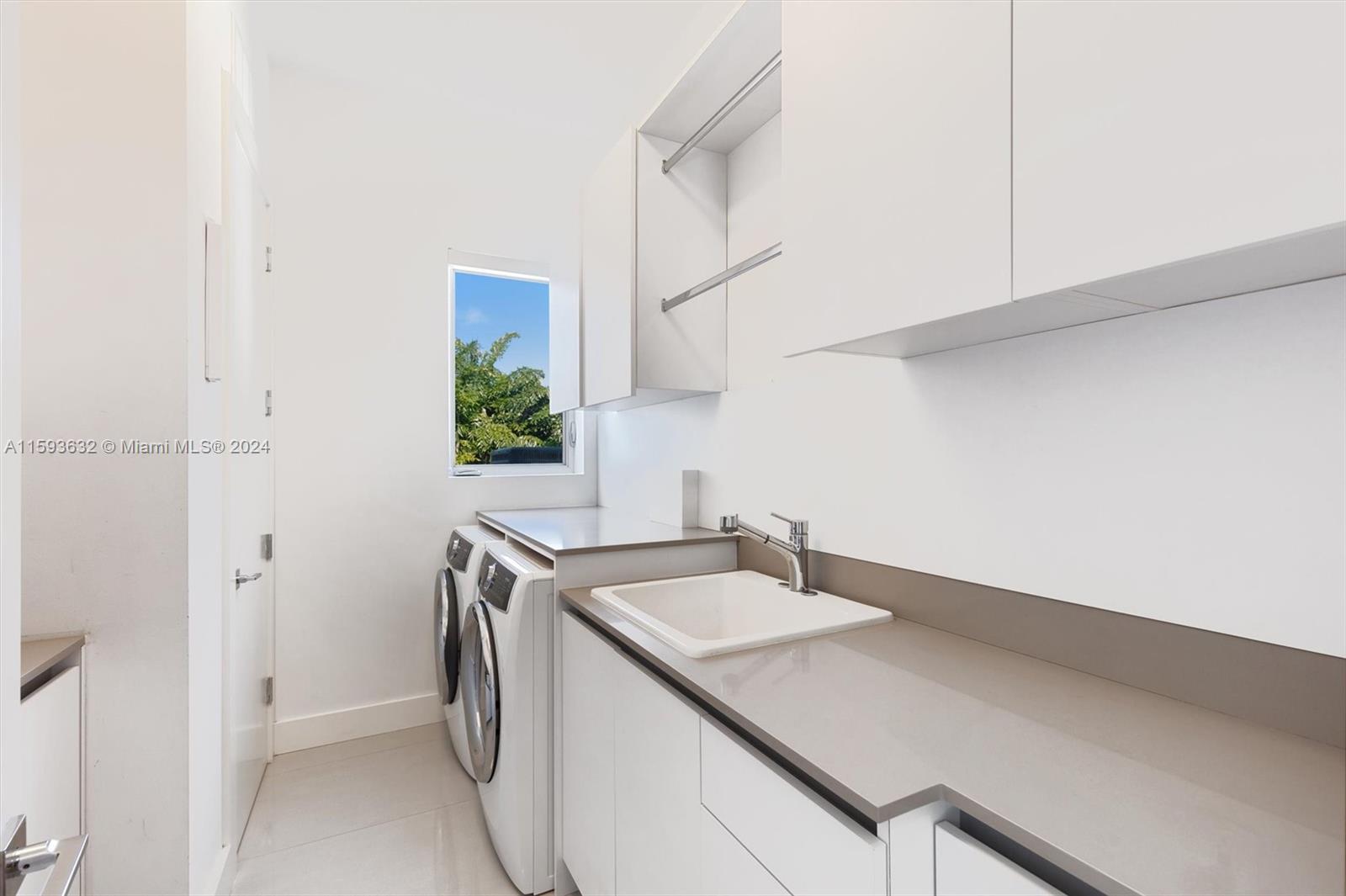 GOLDEN BEACH SEC F - Residential
