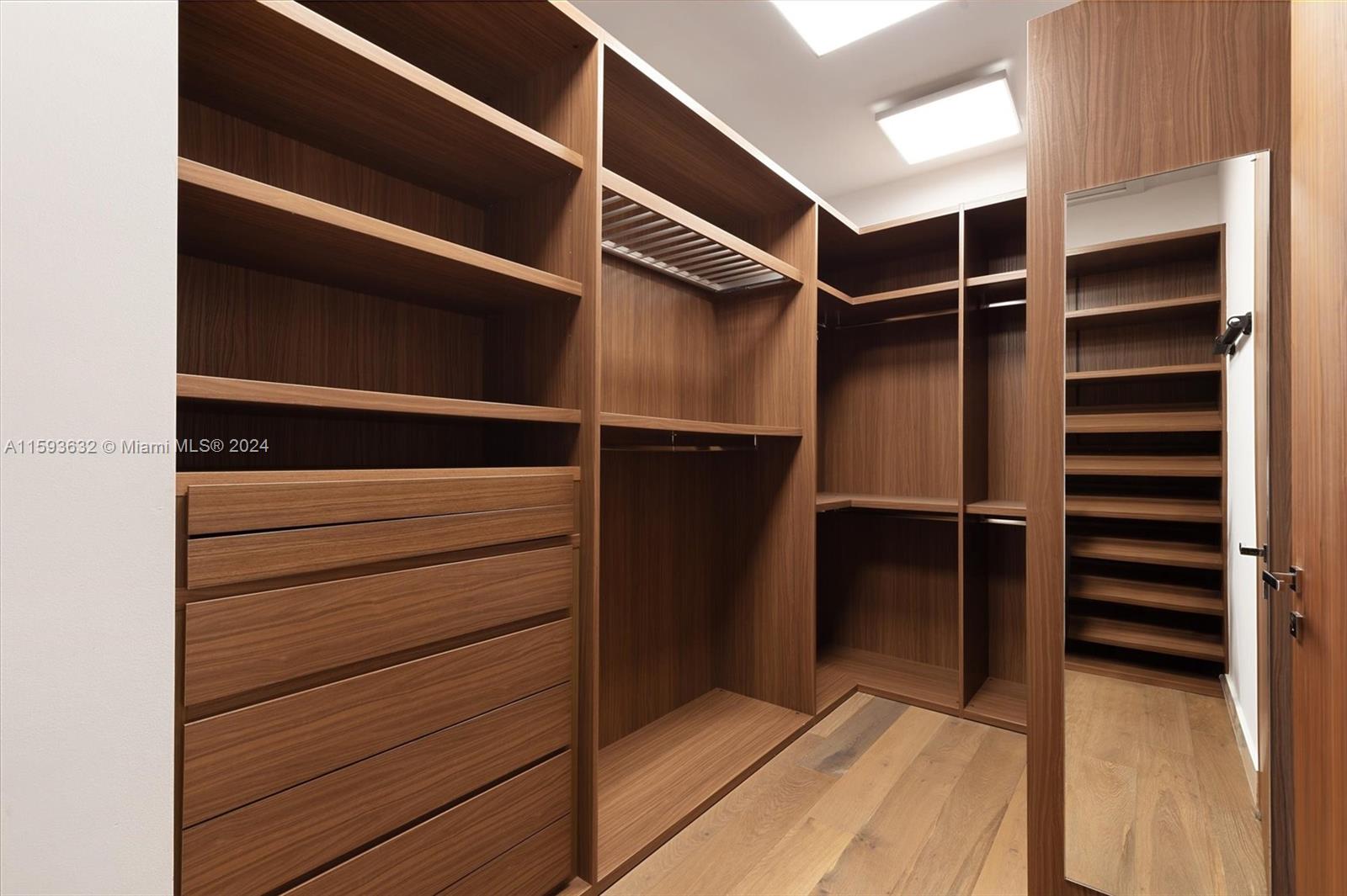 GOLDEN BEACH SEC F - Residential