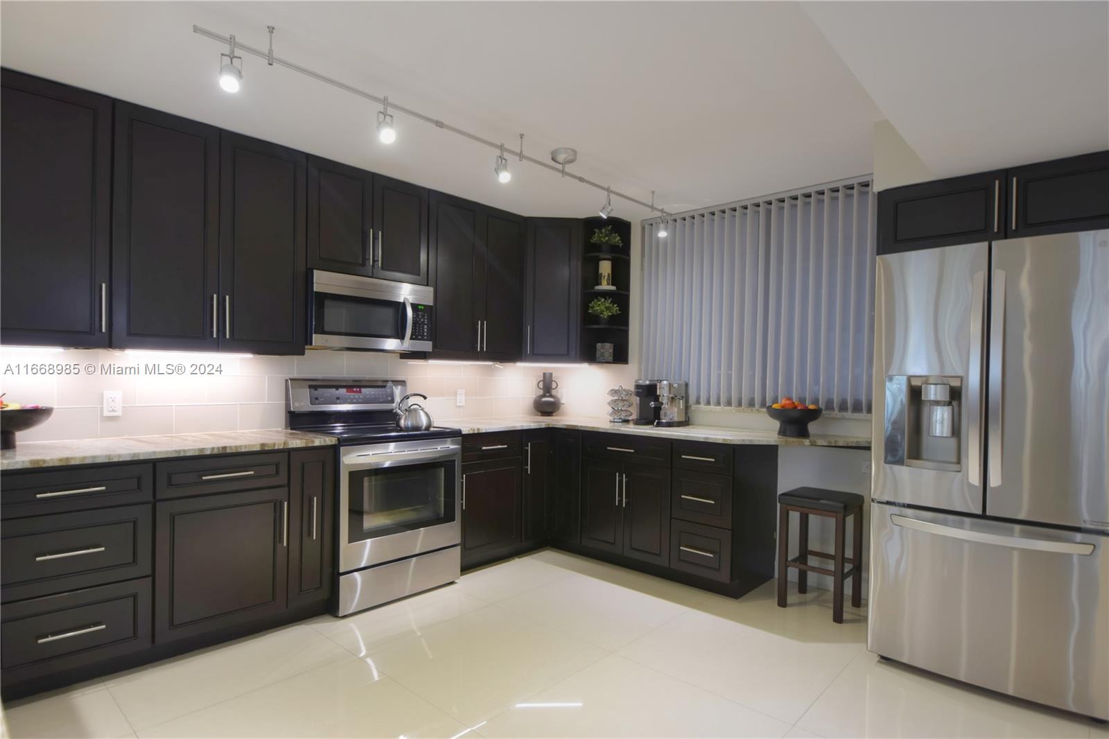 TOWNHOUSES OF HIGHLAND BE - Residential Lease