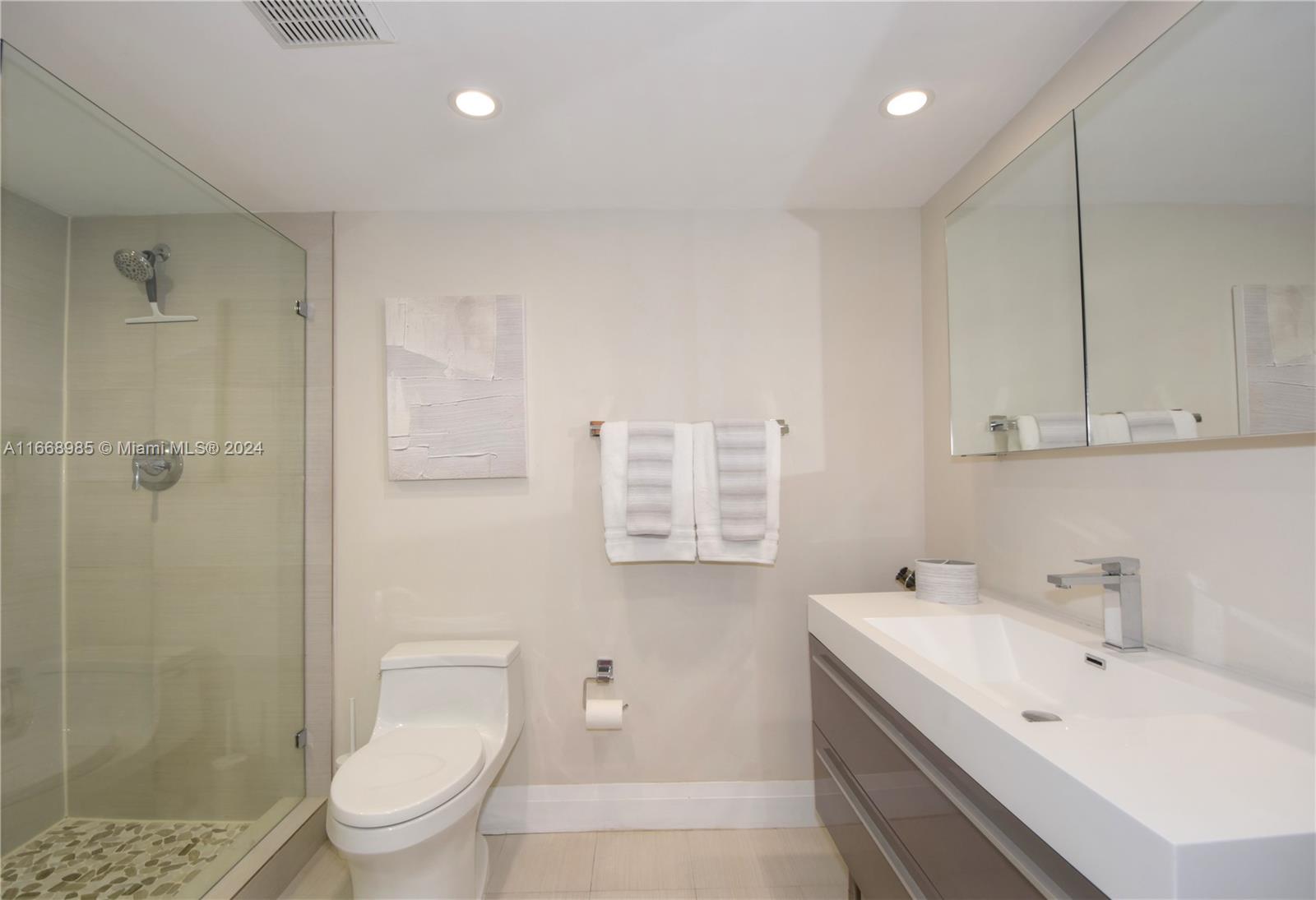 TOWNHOUSES OF HIGHLAND BE - Residential Lease