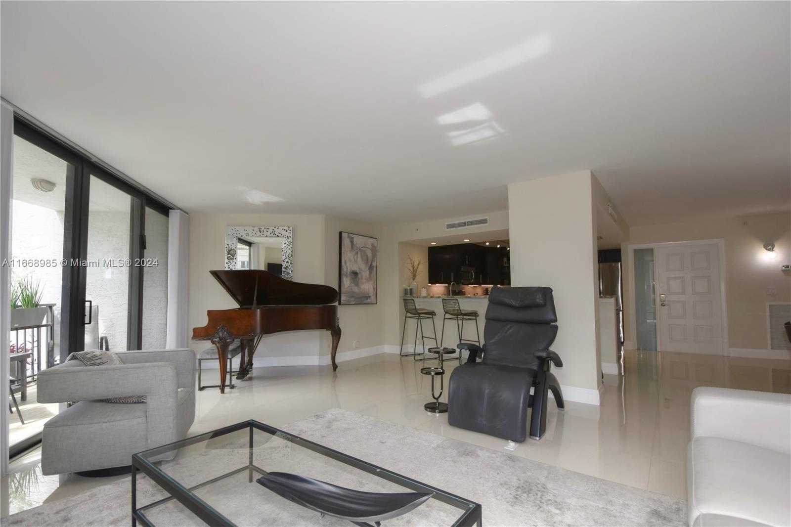 TOWNHOUSES OF HIGHLAND BE - Residential Lease