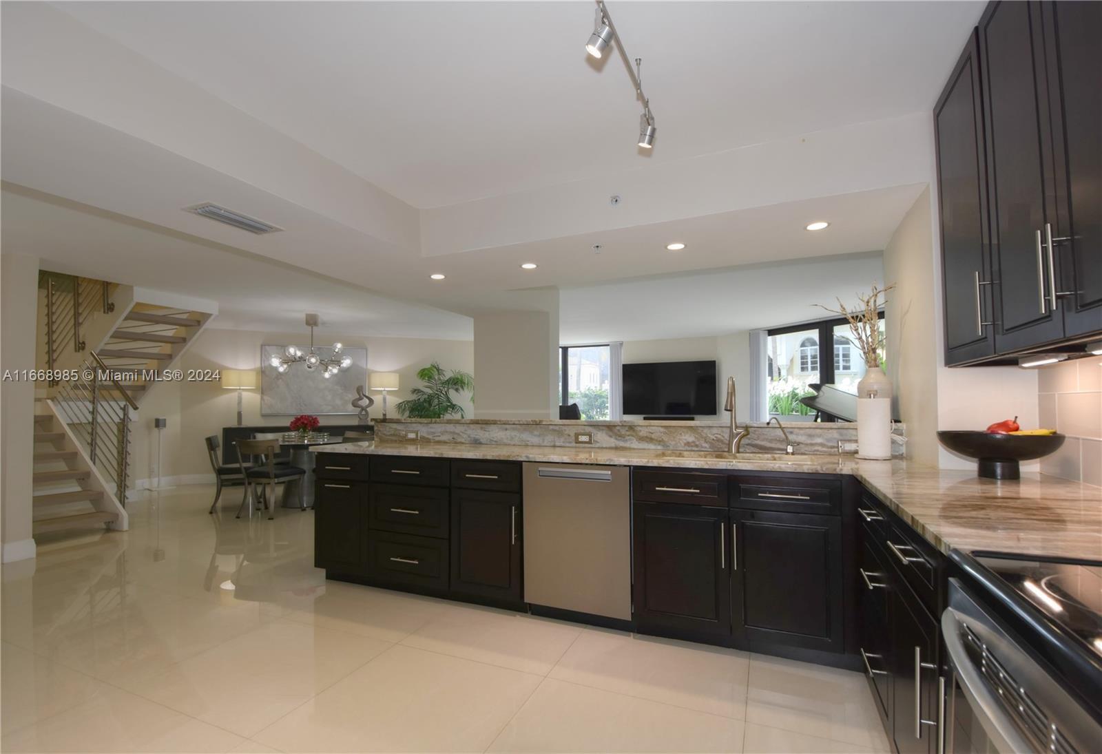 TOWNHOUSES OF HIGHLAND BE - Residential Lease