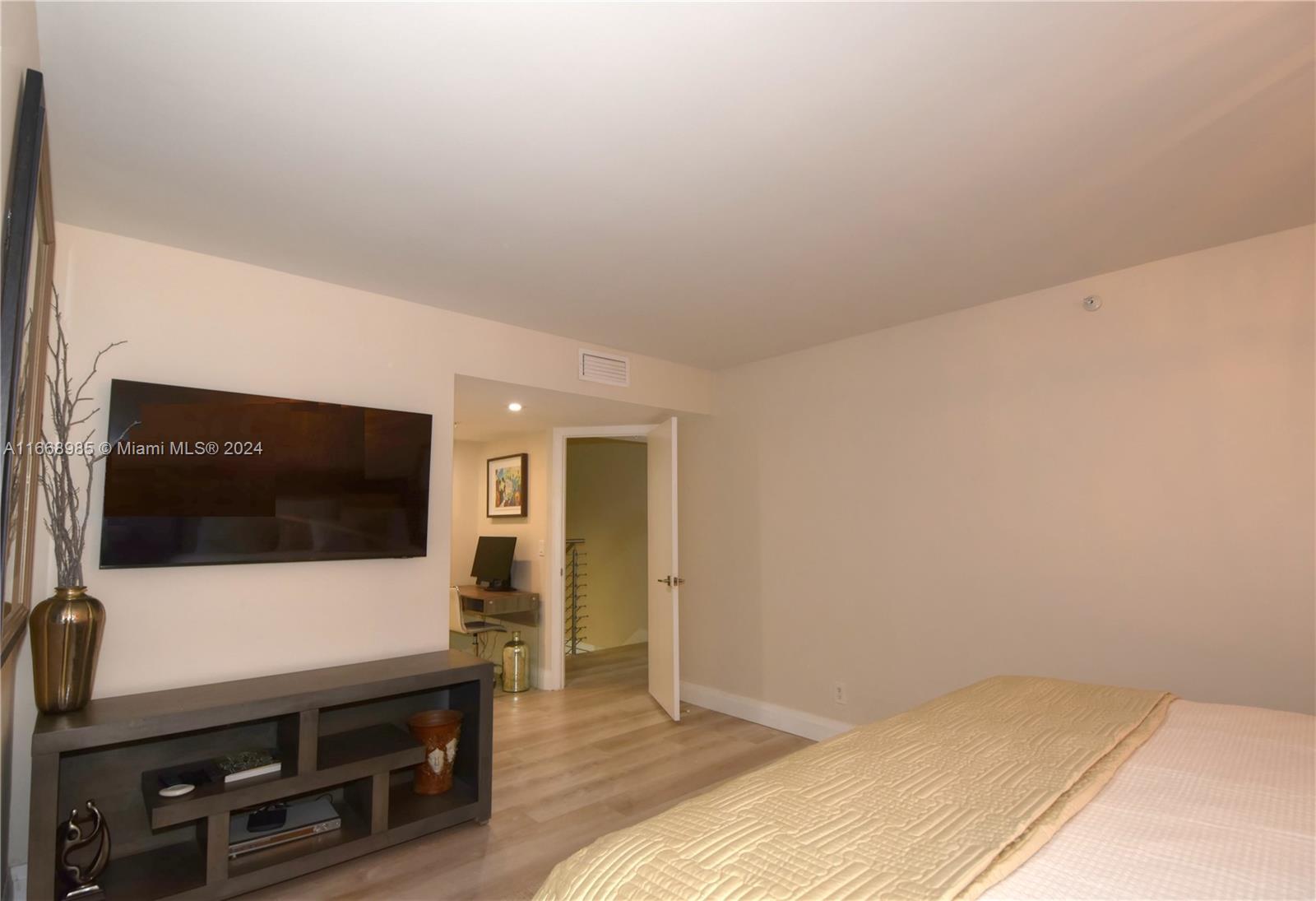 TOWNHOUSES OF HIGHLAND BE - Residential Lease