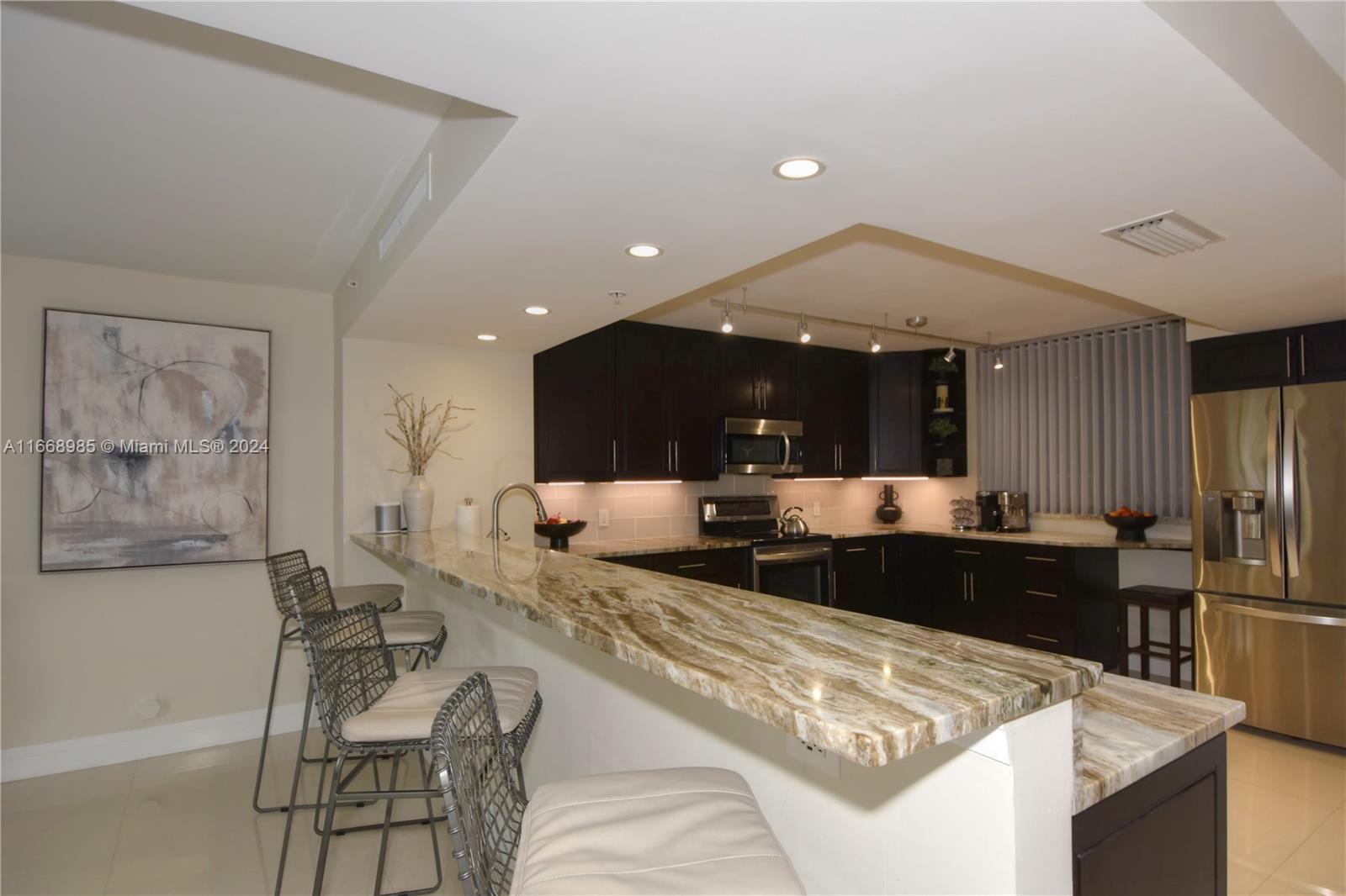 TOWNHOUSES OF HIGHLAND BE - Residential Lease