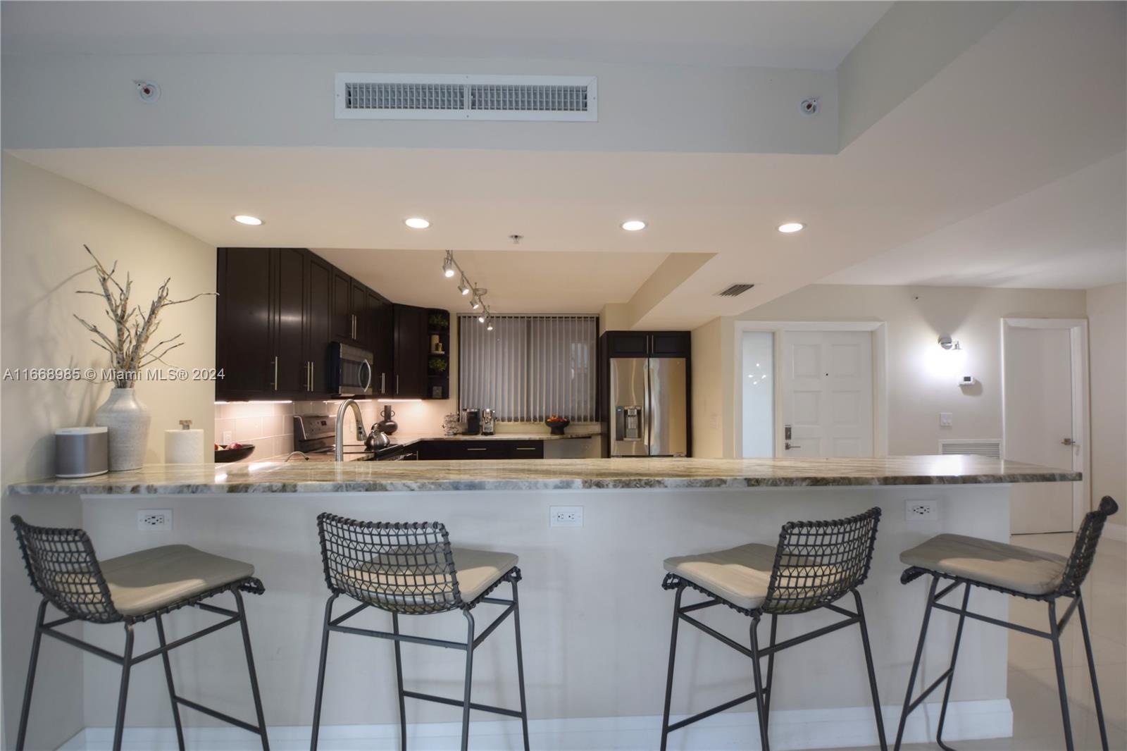 TOWNHOUSES OF HIGHLAND BE - Residential Lease