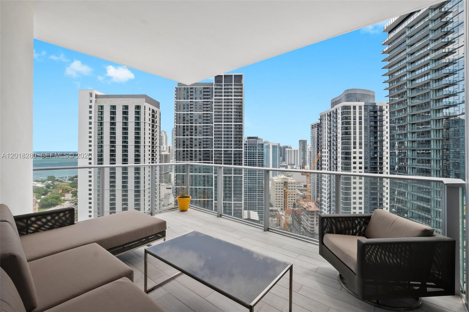 PARAMOUNT MIAMI WORLDCENT - Residential Lease