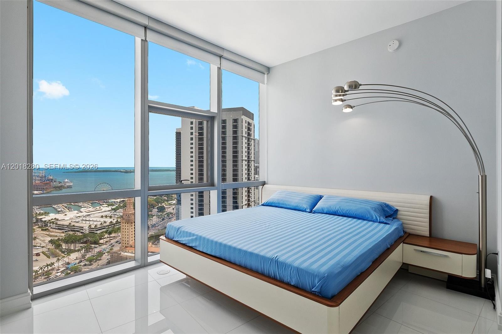 PARAMOUNT MIAMI WORLDCENT - Residential Lease