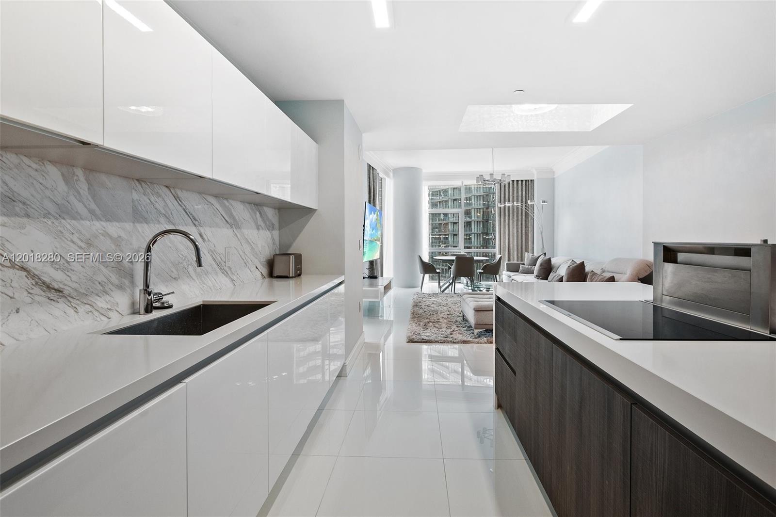 PARAMOUNT MIAMI WORLDCENT - Residential Lease