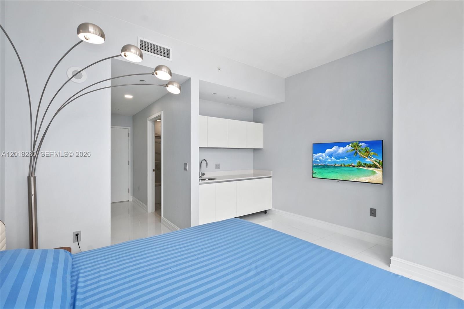 PARAMOUNT MIAMI WORLDCENT - Residential Lease