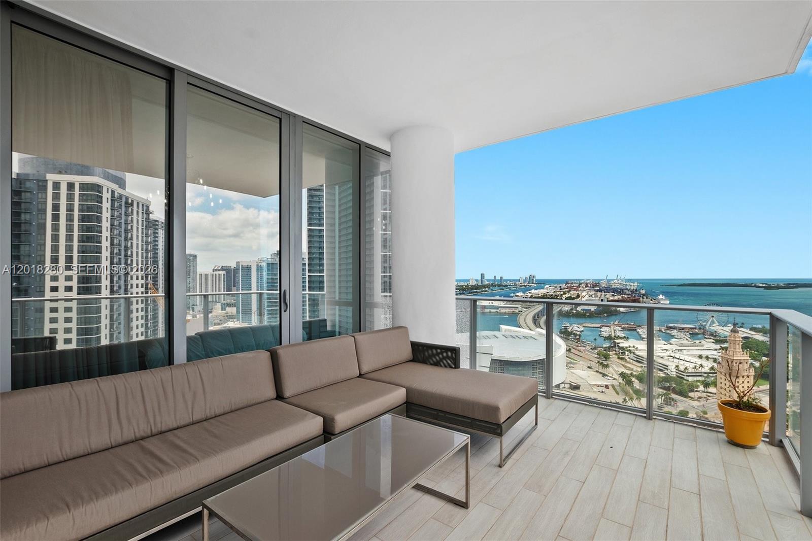 PARAMOUNT MIAMI WORLDCENT - Residential Lease