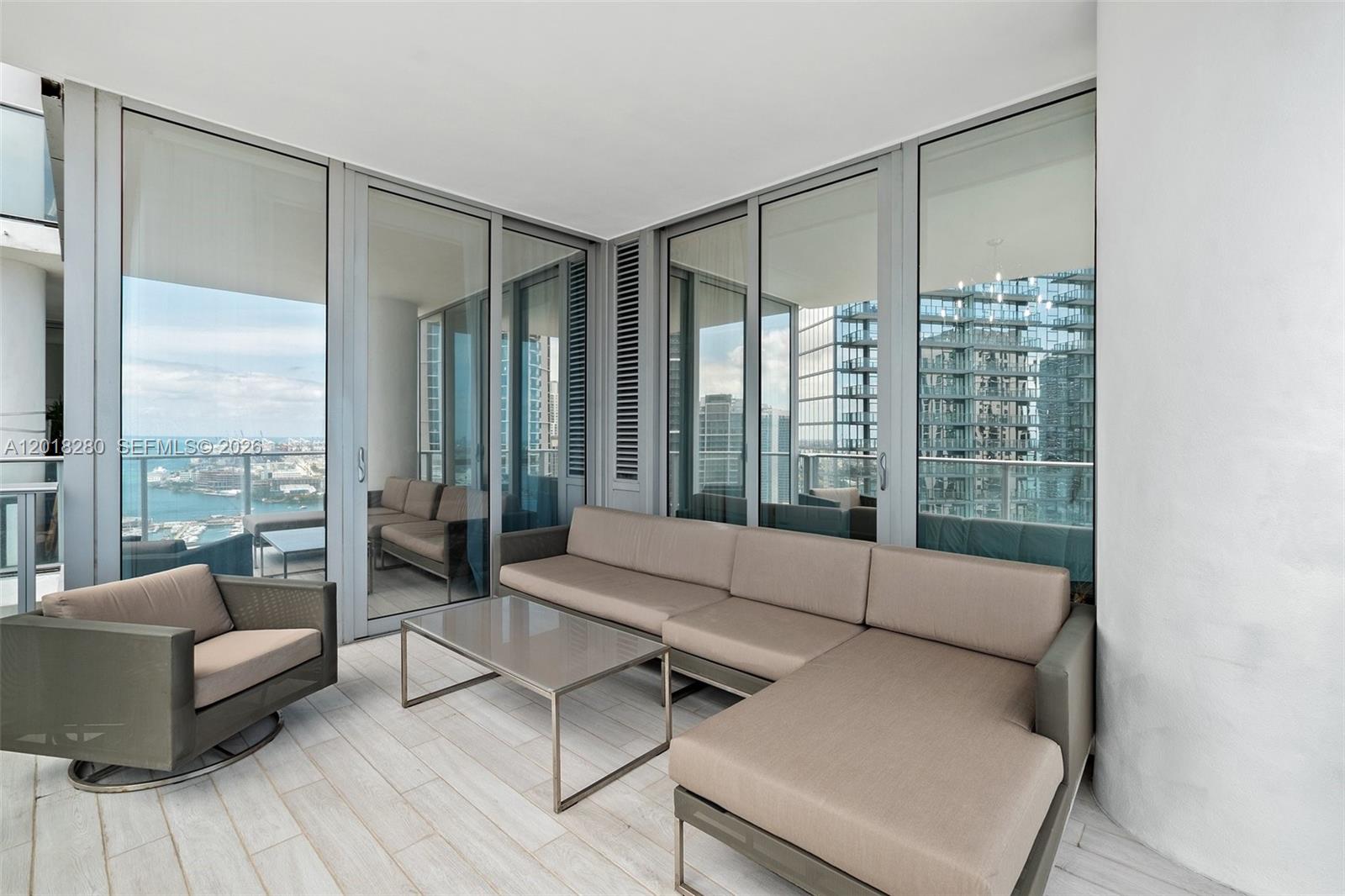 PARAMOUNT MIAMI WORLDCENT - Residential Lease