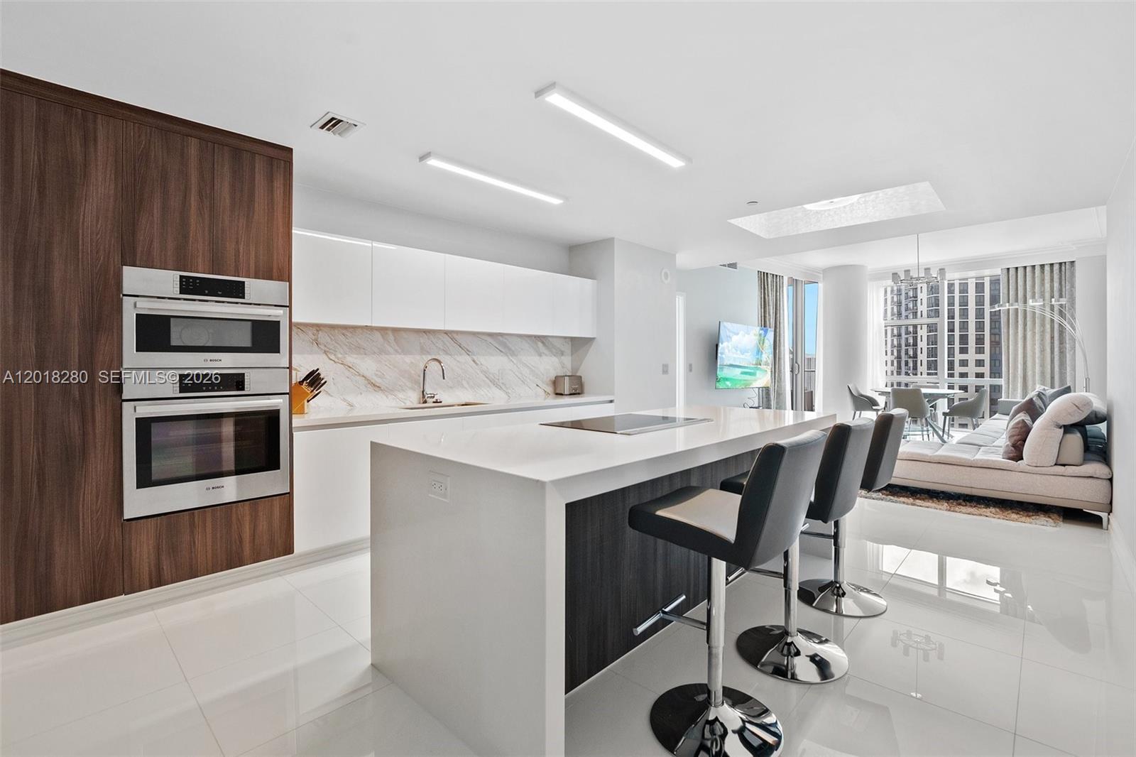PARAMOUNT MIAMI WORLDCENT - Residential Lease