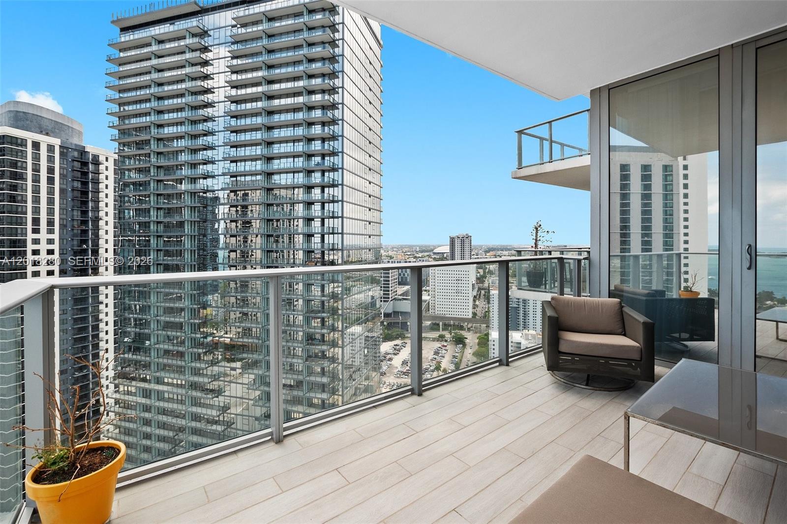 PARAMOUNT MIAMI WORLDCENT - Residential Lease