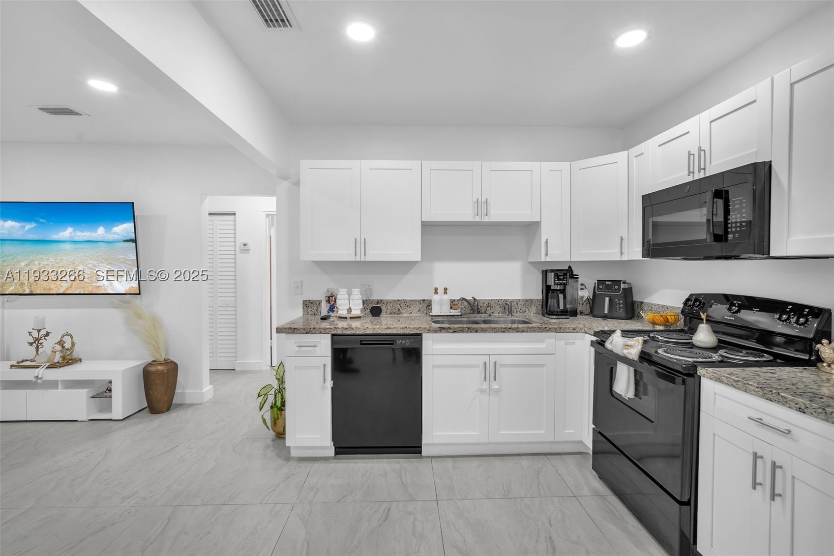 BISCAYNE HIGHLANDS - Residential