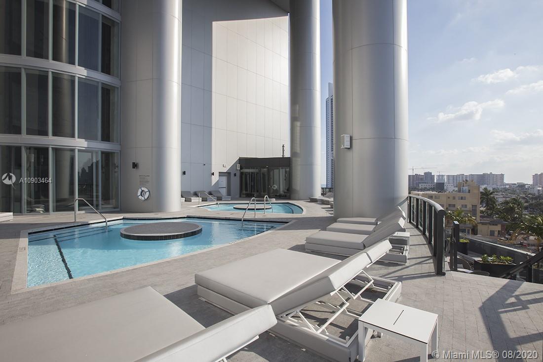 18555 COLLINS AVENUE COND - Residential