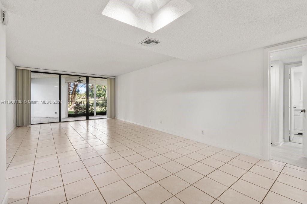 C C APTS AT BONAVENTURE 3 - Residential Lease