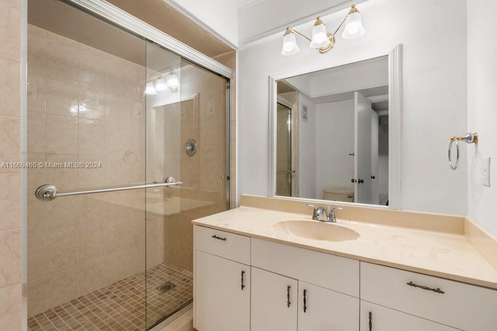 C C APTS AT BONAVENTURE 3 - Residential Lease