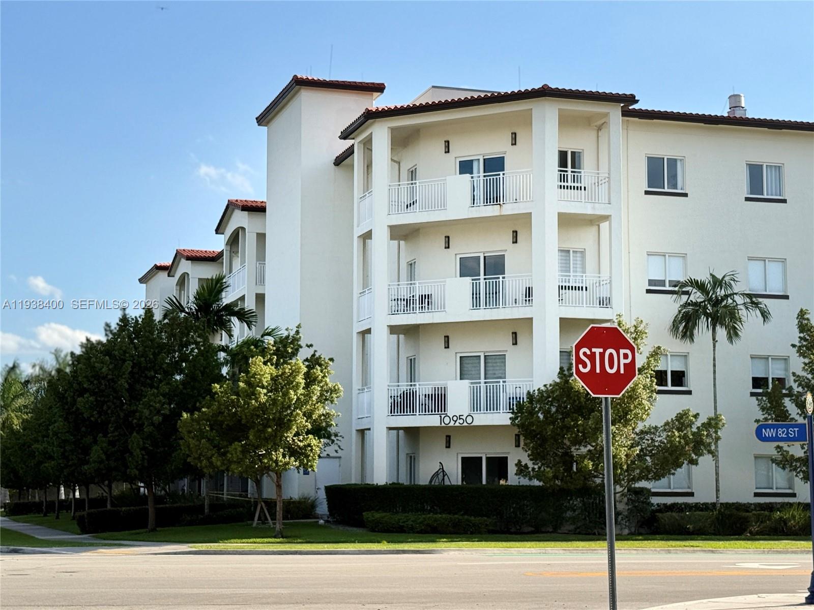 ISLANDS AT DORAL 1ST ADDI - Residential