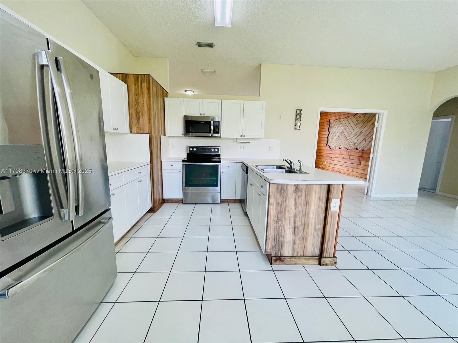 KEYS-GATE NO 1 - Residential Lease