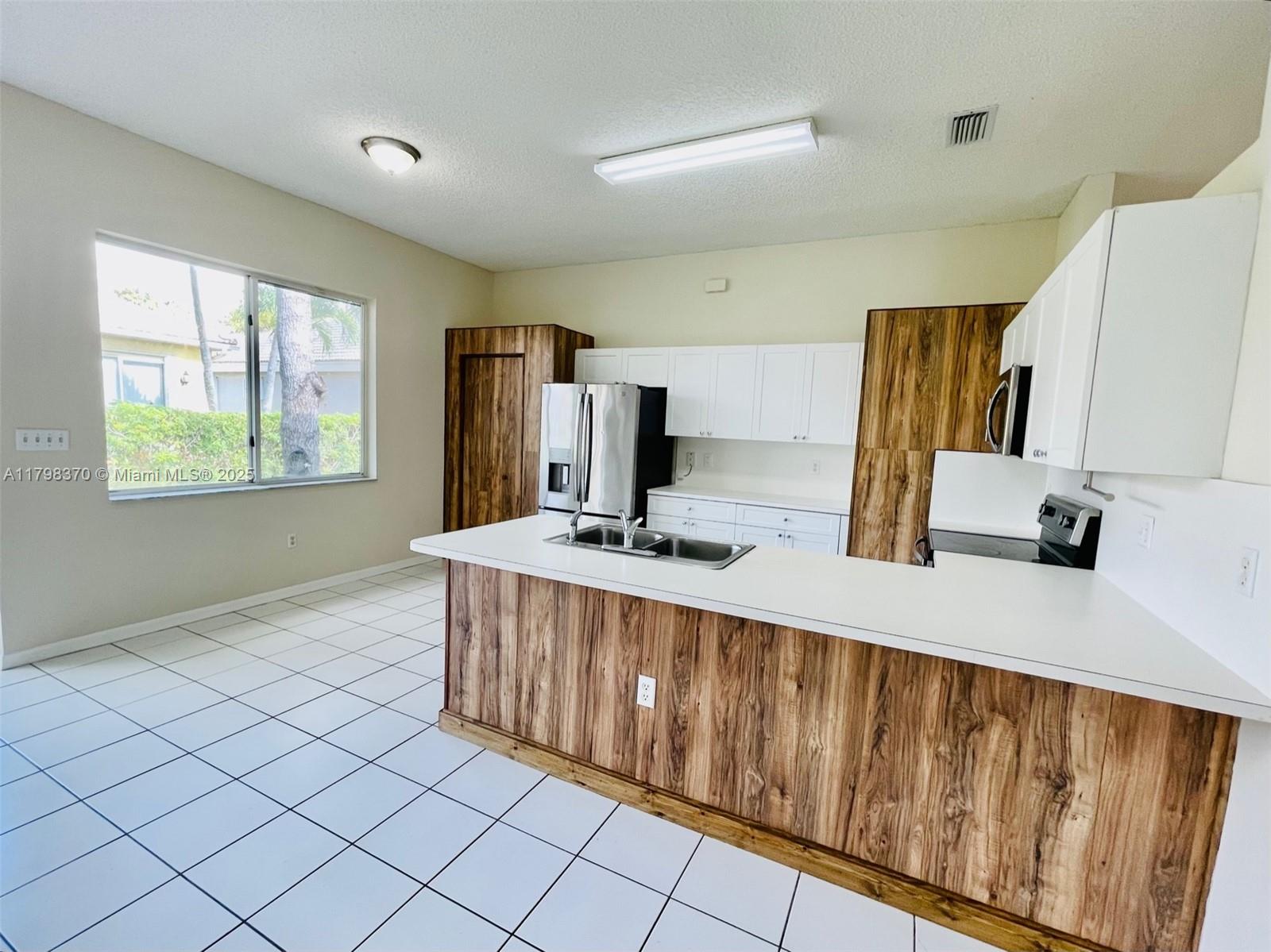 KEYS-GATE NO 1 - Residential Lease