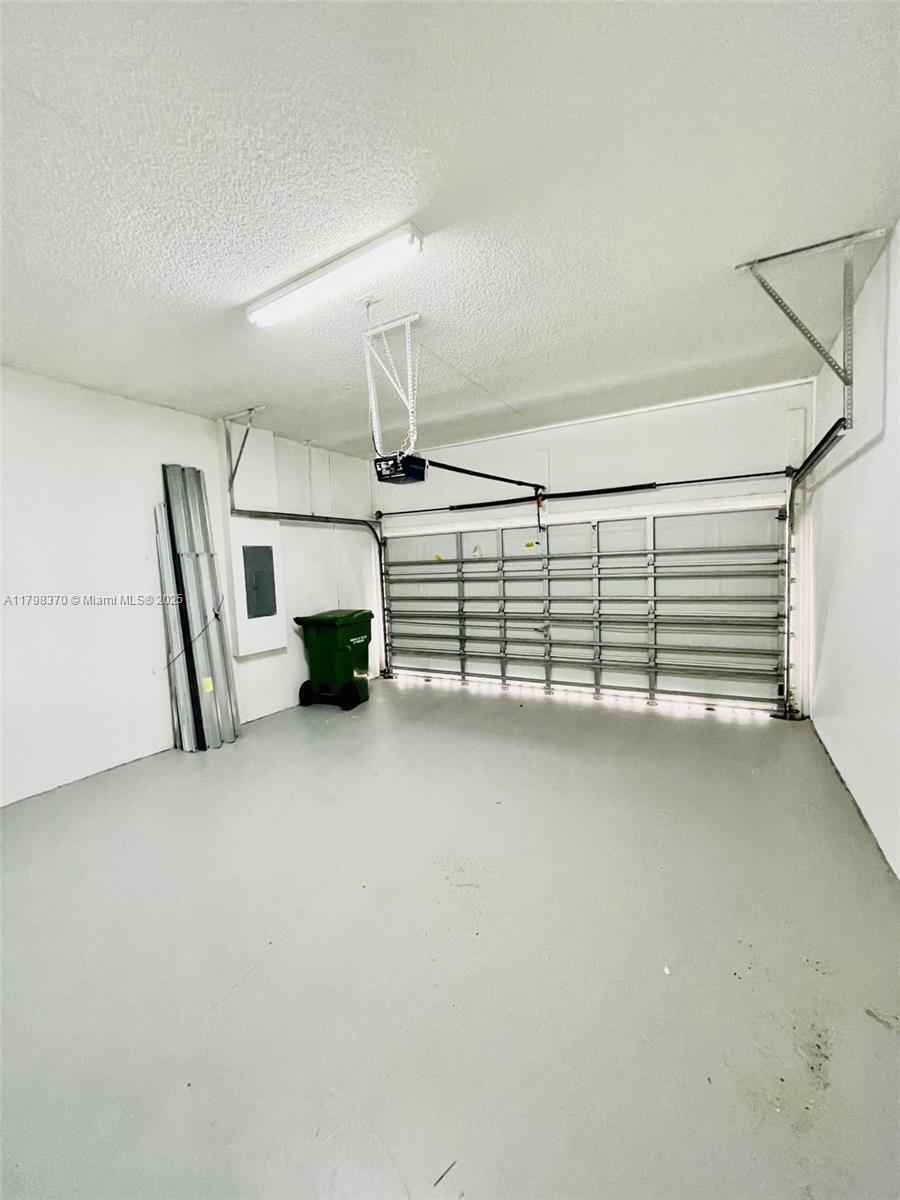 KEYS-GATE NO 1 - Residential Lease