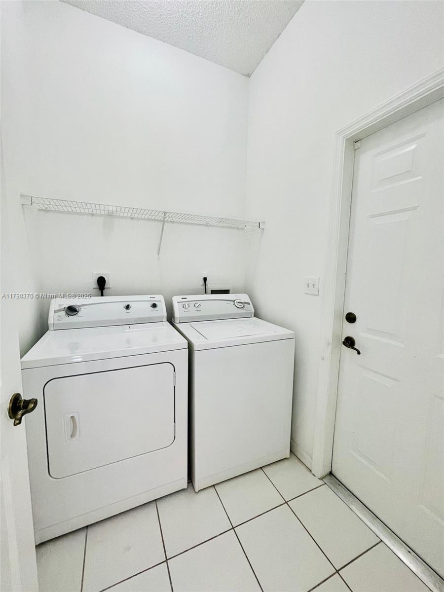 KEYS-GATE NO 1 - Residential Lease