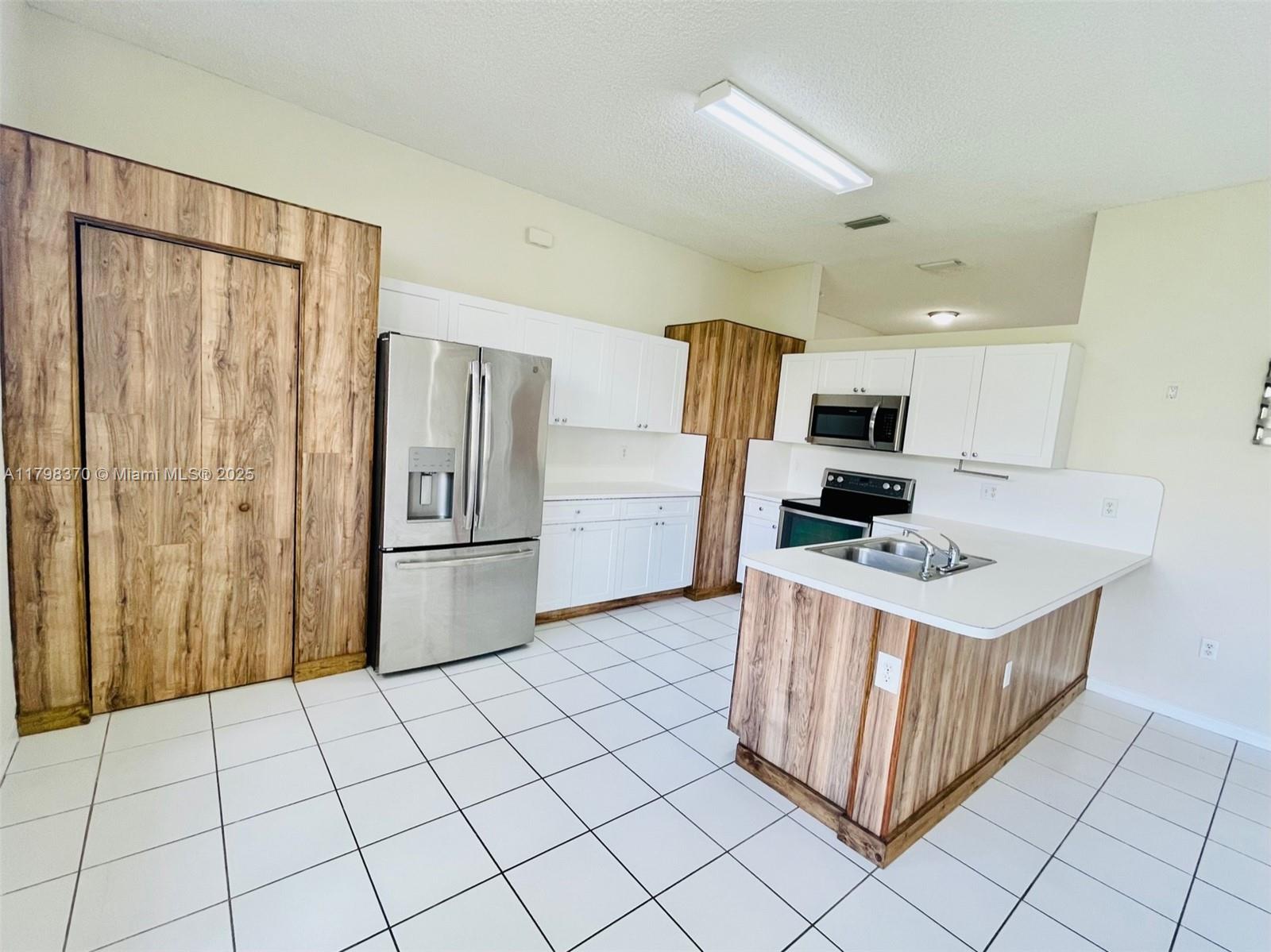 KEYS-GATE NO 1 - Residential Lease