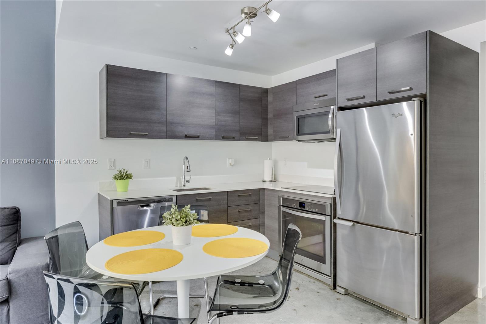 CENTRO CONDO - Residential