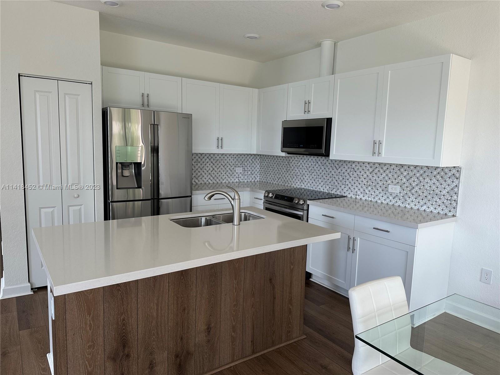 VIA VENTURA NEIGHBORHOOD - Residential