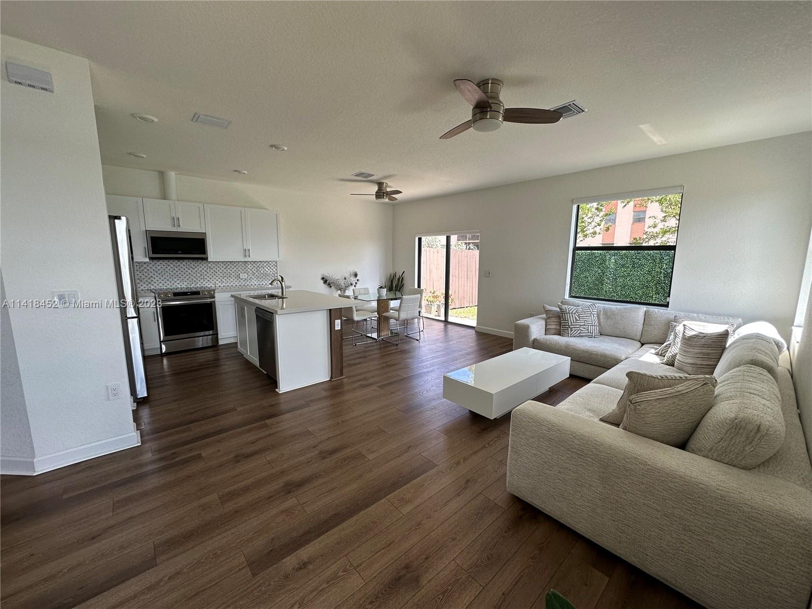 VIA VENTURA NEIGHBORHOOD - Residential