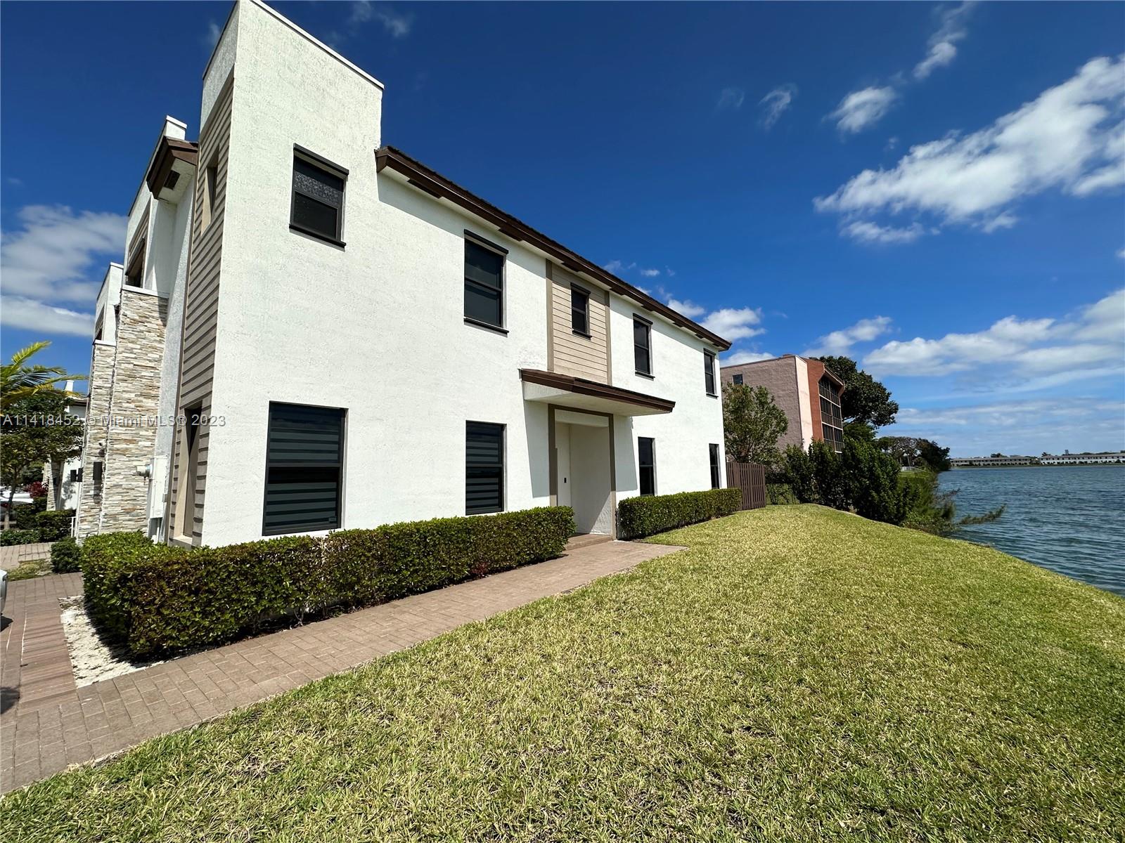VIA VENTURA NEIGHBORHOOD - Residential