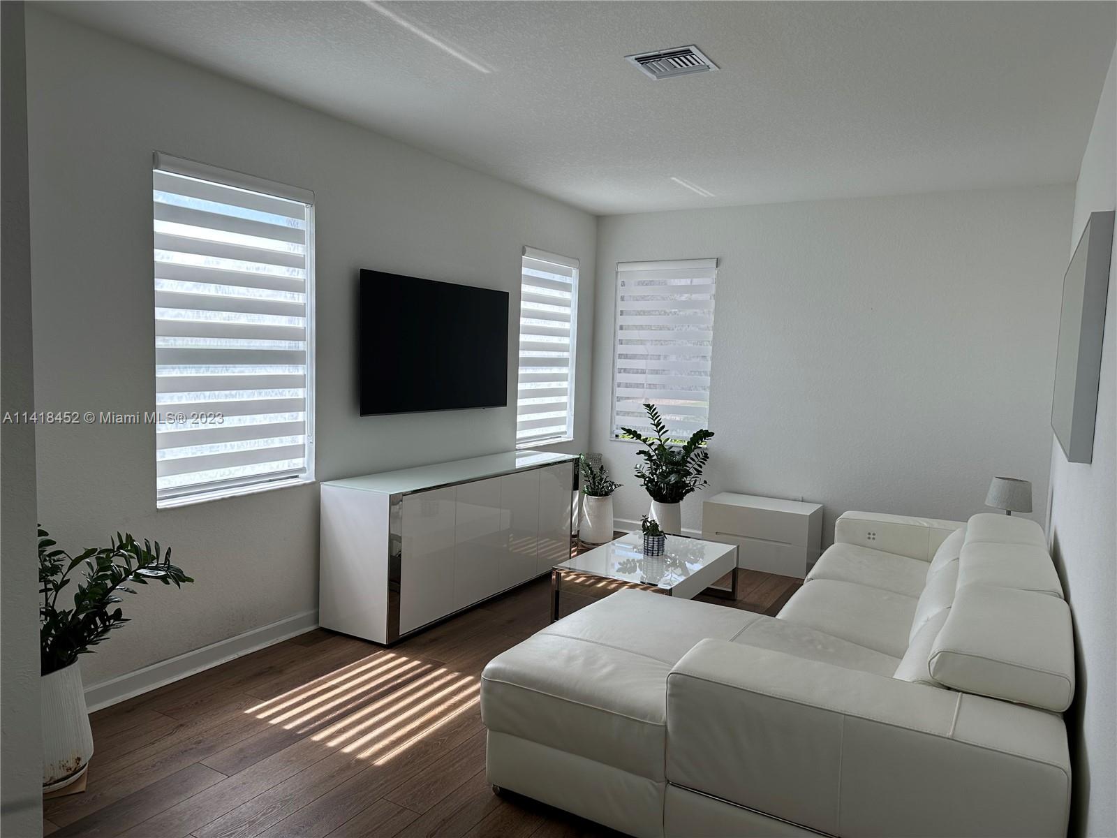 VIA VENTURA NEIGHBORHOOD - Residential