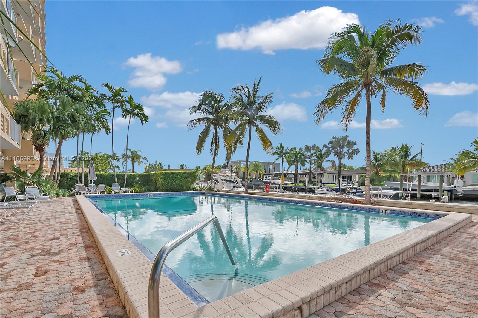 VECINO DEL MAR CONDO - Residential