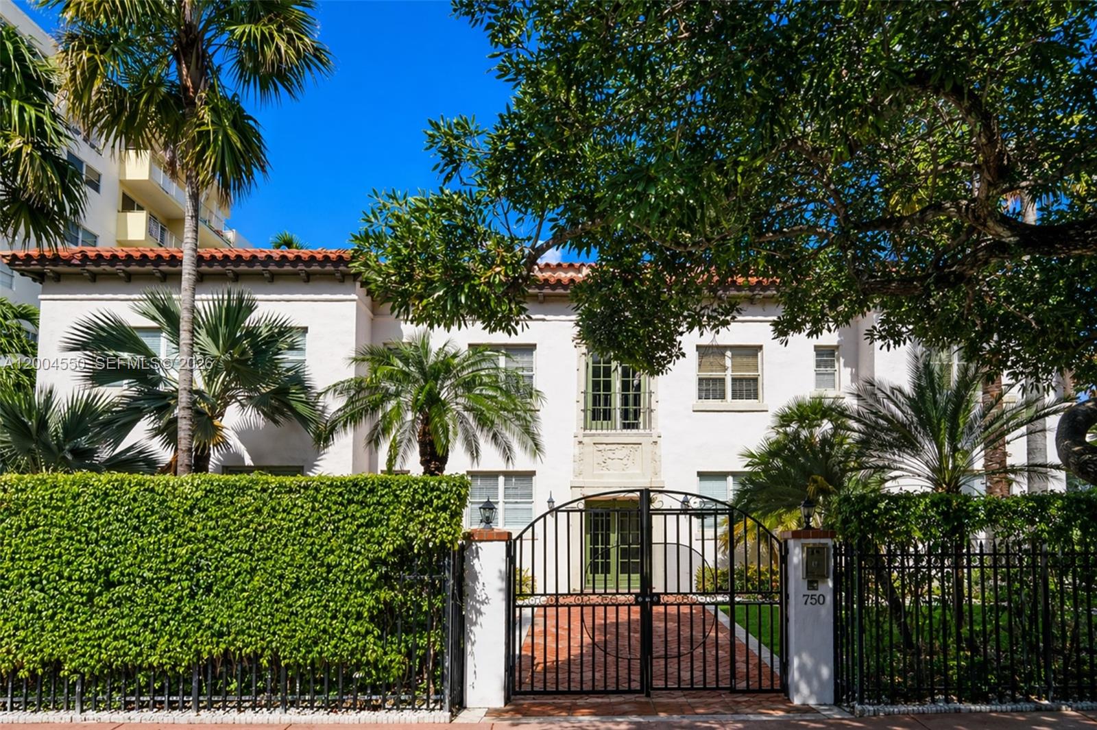 SOUTH MOON CONDO - Residential