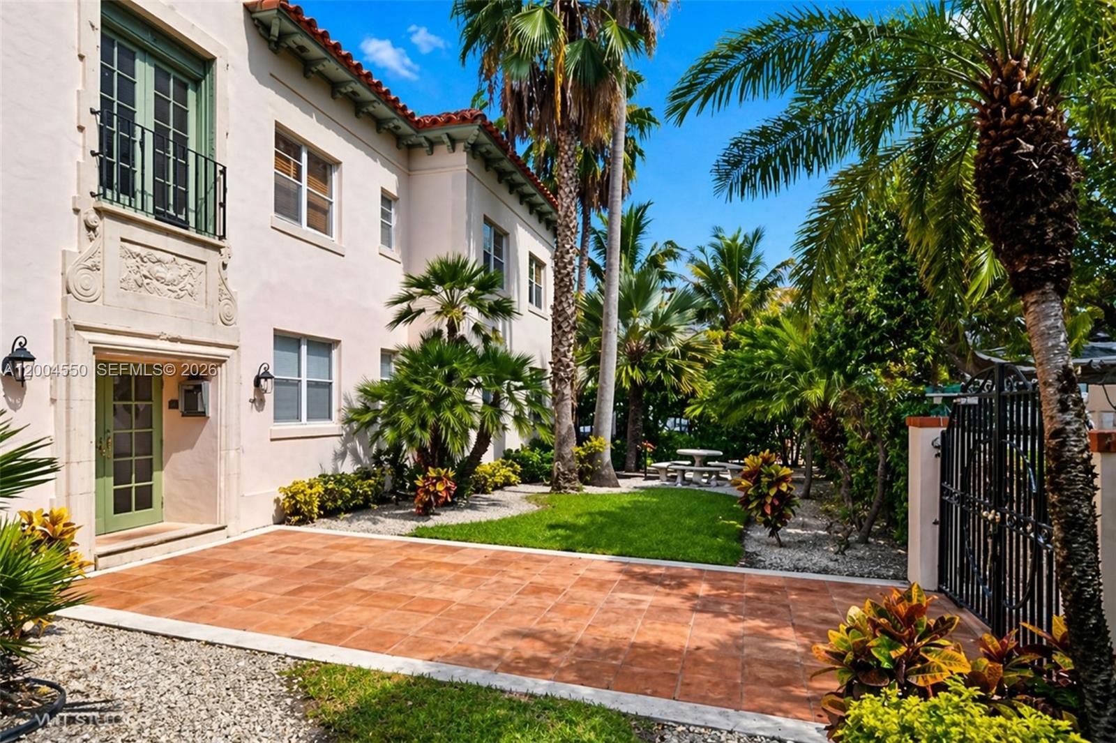 SOUTH MOON CONDO - Residential