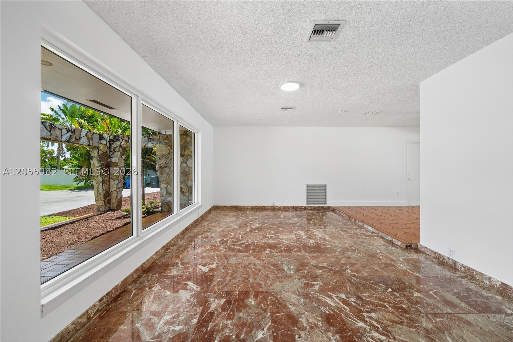 SWEETWATER ESTS SUB - Residential Lease