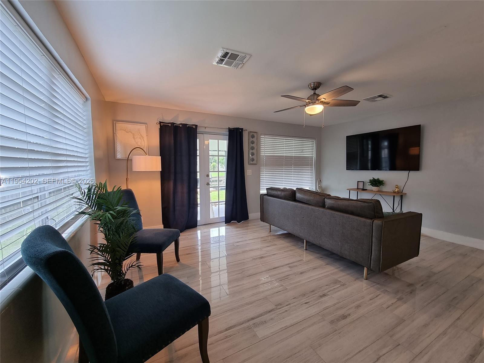 TROPICAL HAVEN - Residential