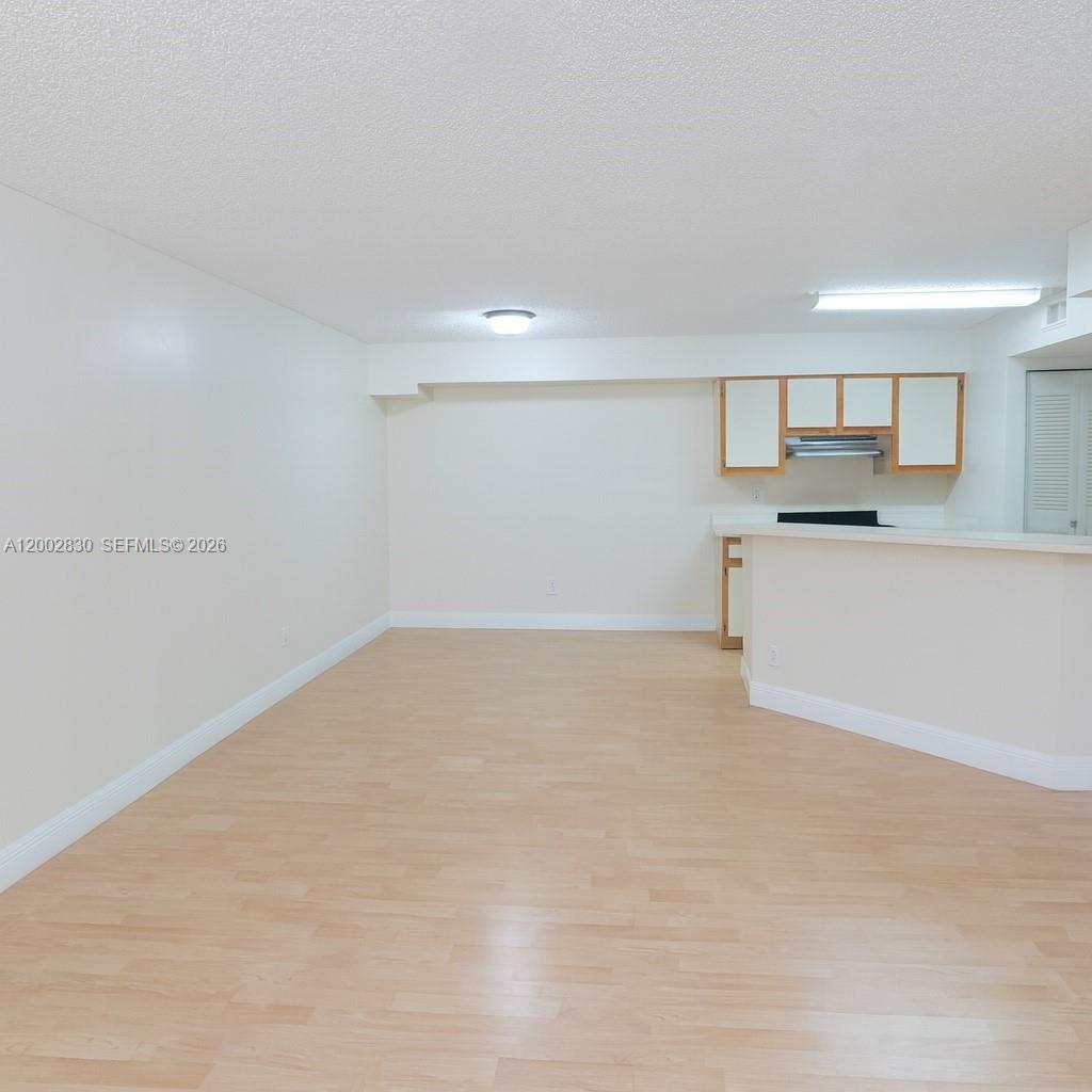 SUMMERBREEZE CONDO - Residential