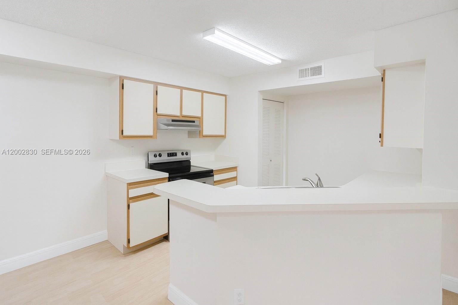 SUMMERBREEZE CONDO - Residential