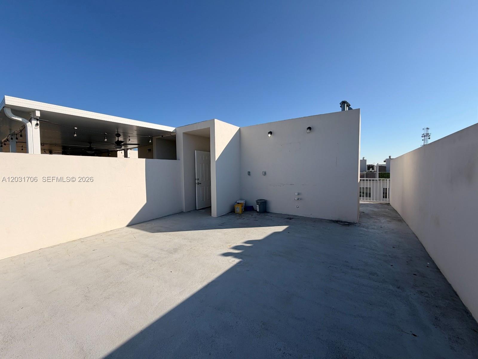 PARADISE ONE - Residential