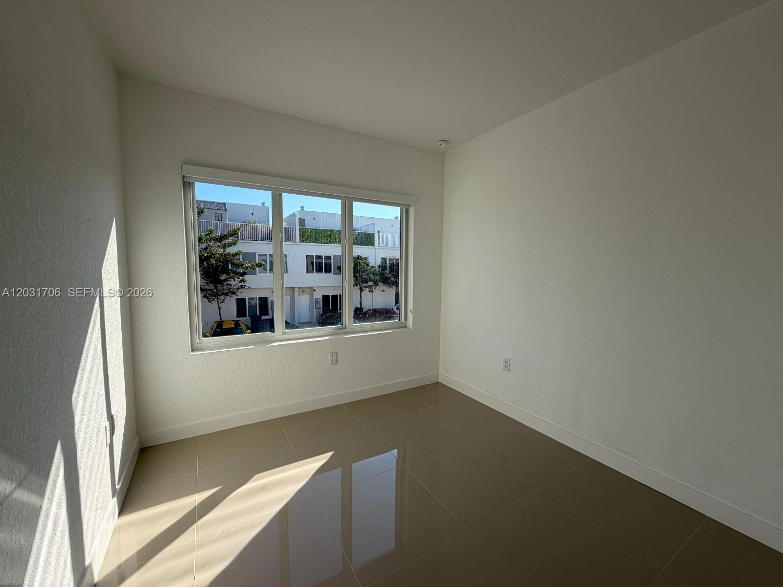 PARADISE ONE - Residential
