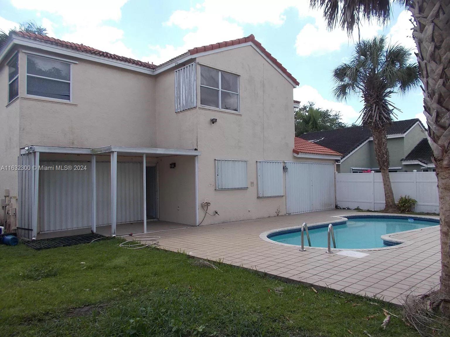 WEITZER HAMMOCKS HOMES SE - Residential Lease