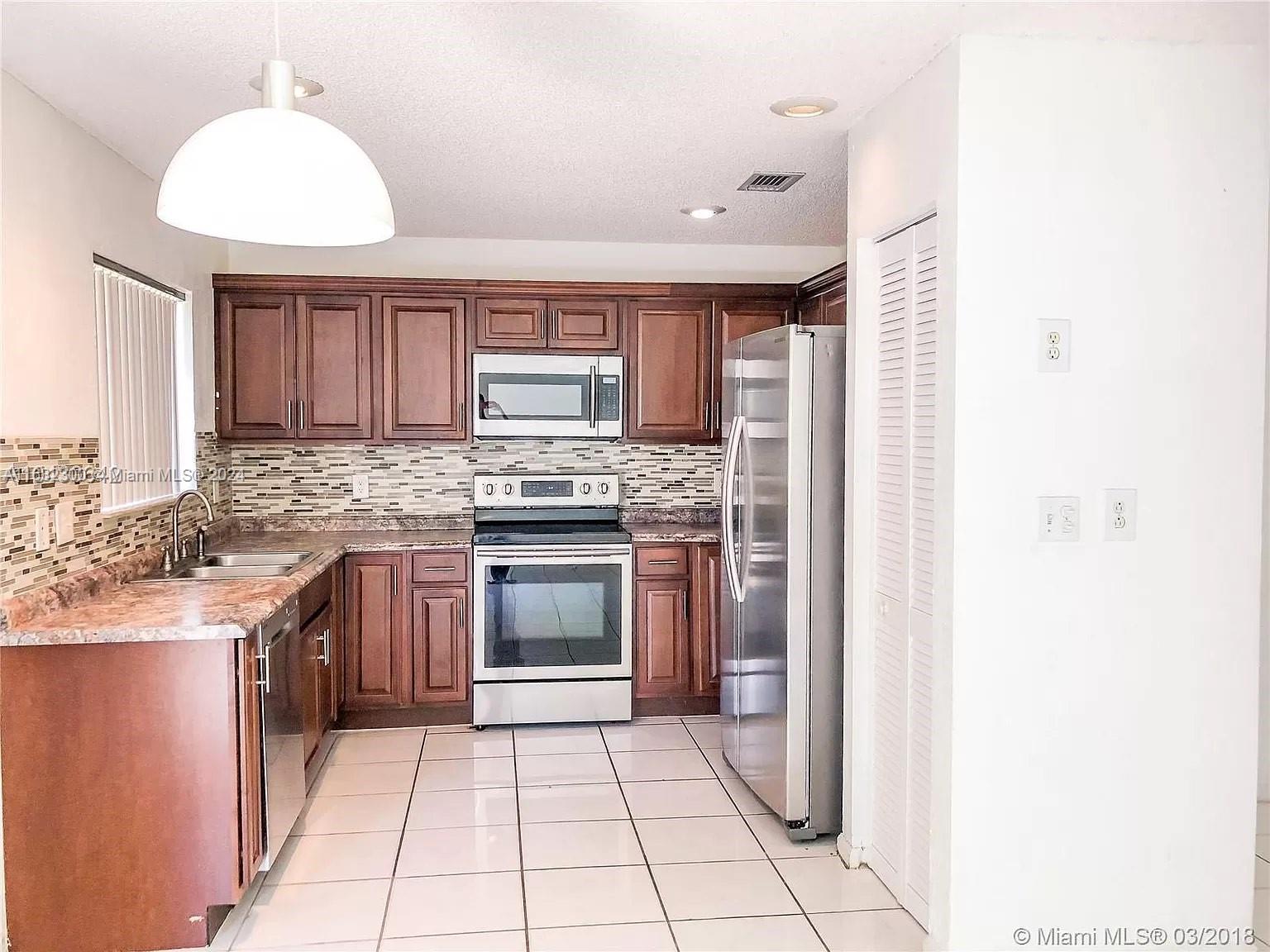WEITZER HAMMOCKS HOMES SE - Residential Lease
