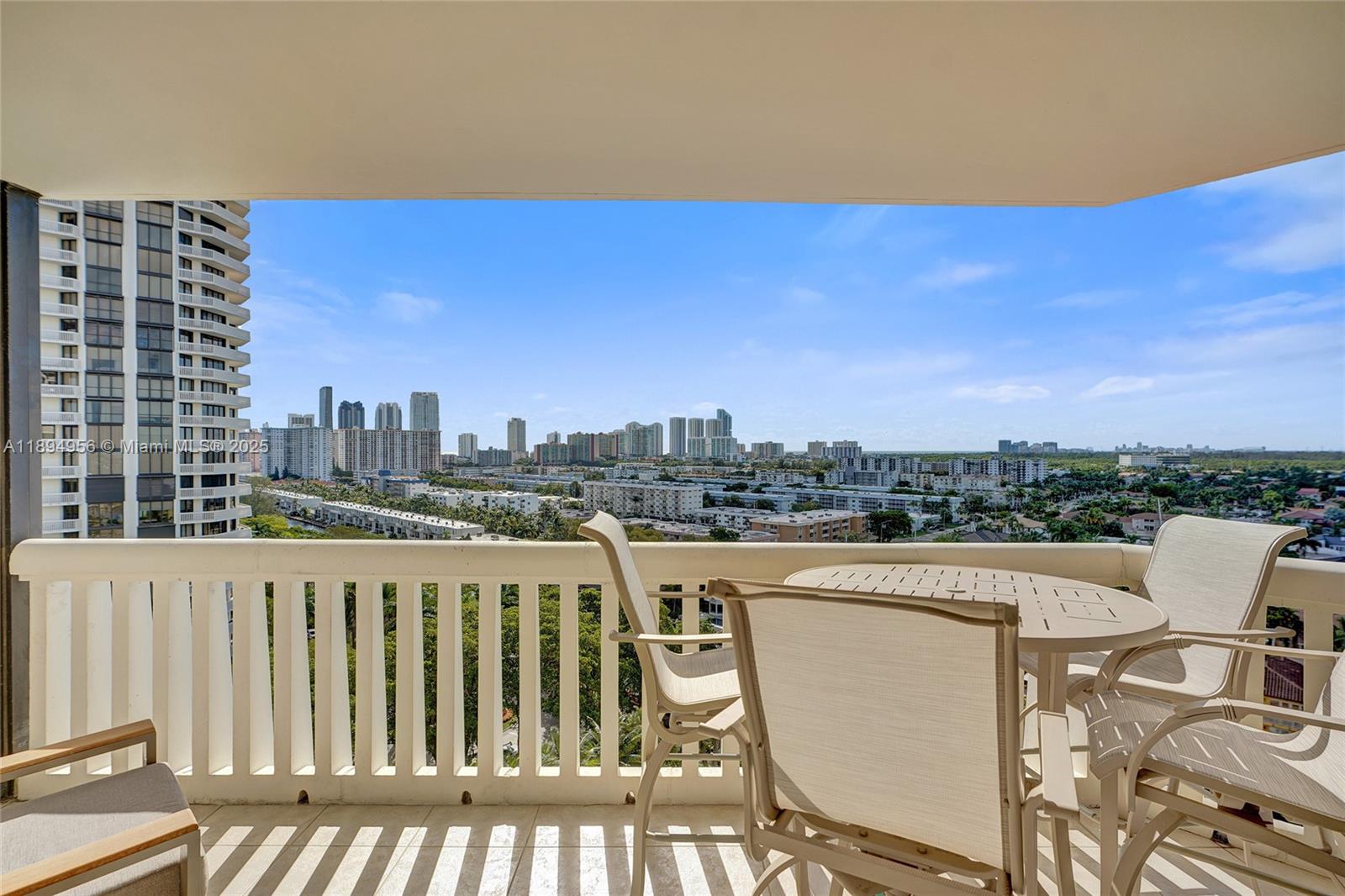 1000 ISL BLVD WILLIAMS IS - Residential