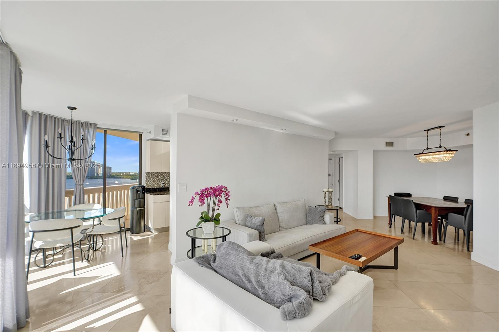 1000 ISL BLVD WILLIAMS IS - Residential