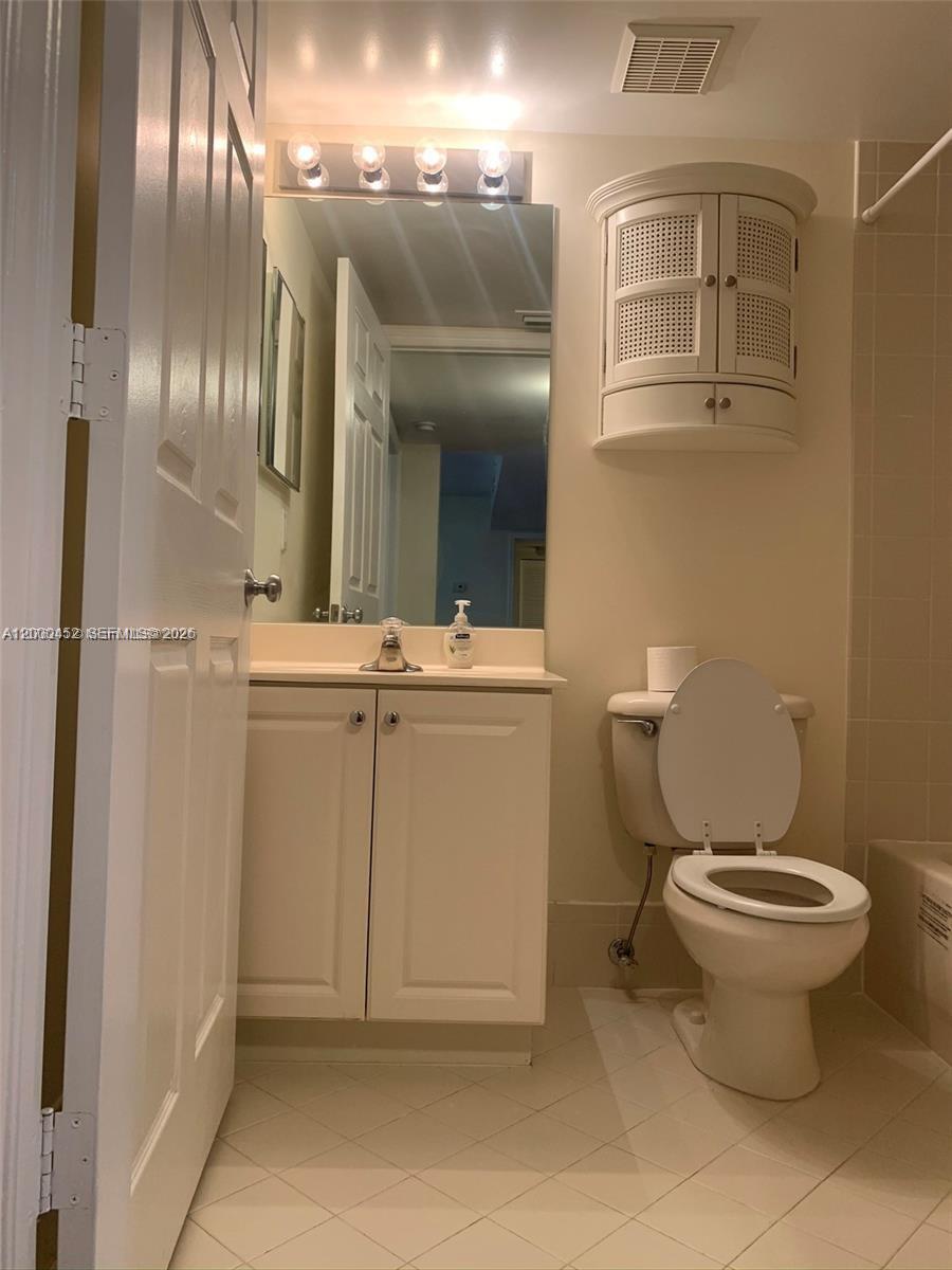 SHERIDAN BEACH CLUB CONDO - Residential Lease